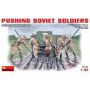 Pushing Soviet Soldiers 1/35
