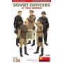 Soviet Officers Field Briefing 1/35