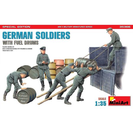 GERMAN SOLDIERS WITH FUEL DRUMS. 1/35