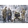 ICM 35541 MAY 1945 (4 FIGURES - 1 OFFICER, 2 SOLDIERS, 1 MILITARY SERVICEWOMAN)  1:35
